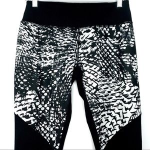 Zella Hidden Pocket Snake Design Leggings